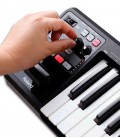 Roland MIDI Controller A-49 with 49 Teclas