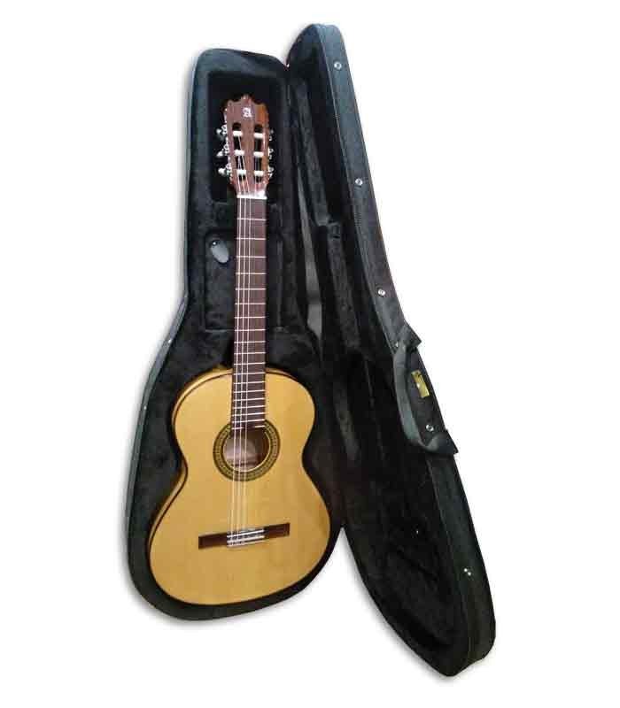 Foto del estuche Ortolá 7240 RB610 con guitarra dentro