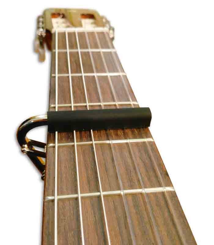 Shubb C2 capo fitted on the neck seen from above