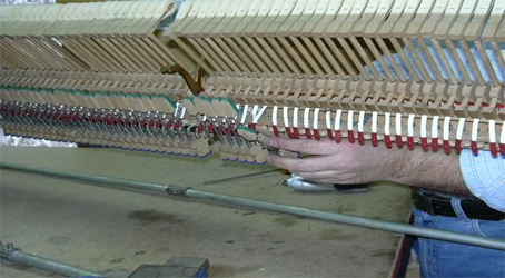 afinar-afinacao-pianos-reparacao.jpg