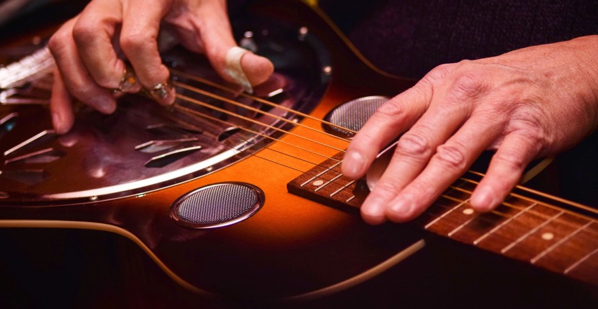 Guitarras Resonator: uma história em dobro