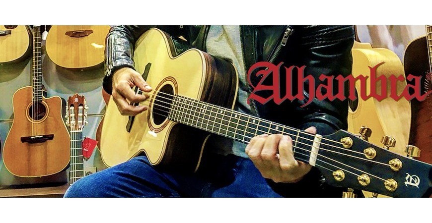 Os artistas que tocam guitarras Alhambra