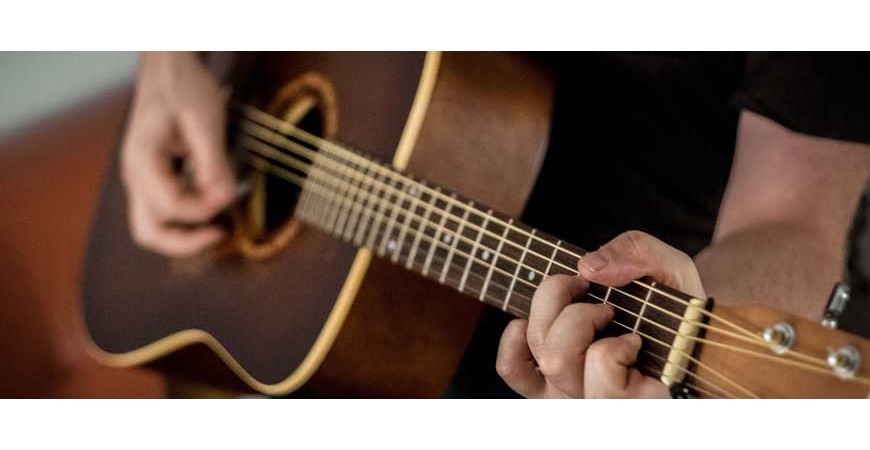 Como escolher e comprar cordas para guitarra