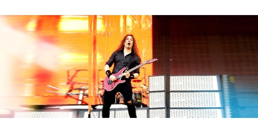 Kiko Loureiro bio: dos Angra aos Megadeth e a guitarra de assinatura